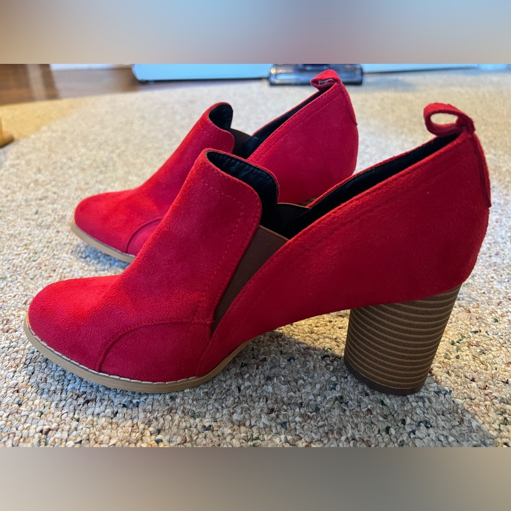 Woman’s Red Bootie Heeled Boot Size 9